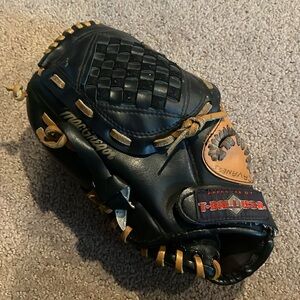 Macgregor Youth Baseball Glove/Mitt. 10inch. Left Handed.